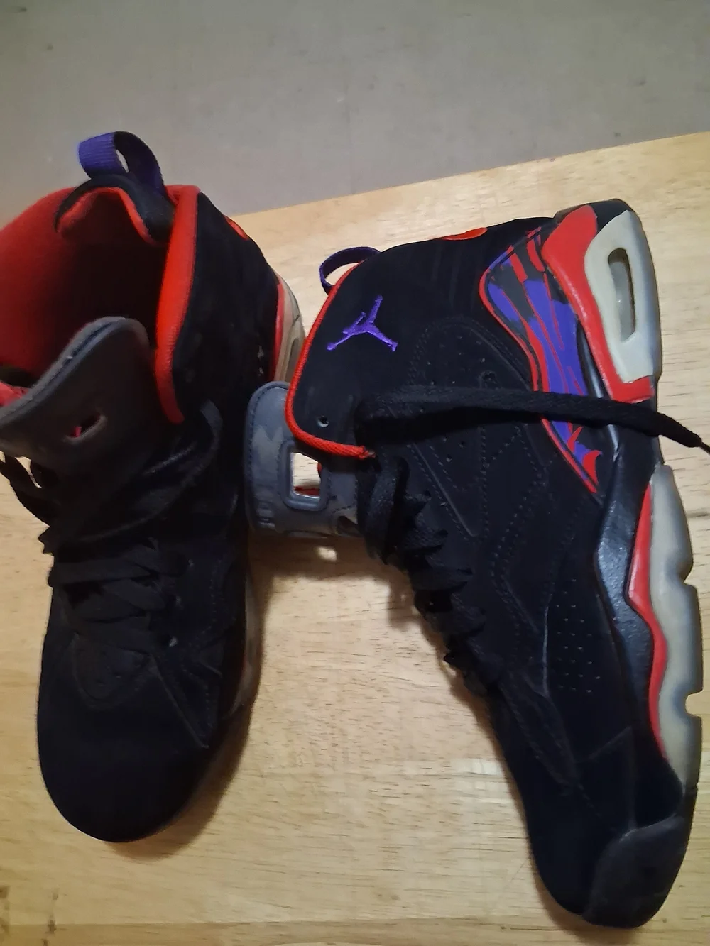 Jordas6 Retro Black High-Top Sneakers with Red Lining and Purple Pull Tab